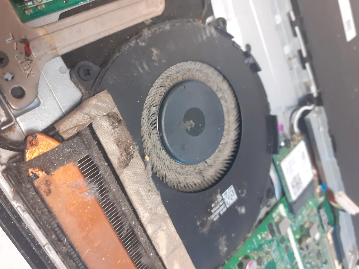 Czyszczenie laptopa z kurzu – wentylator i radiator, serwis PC-NET